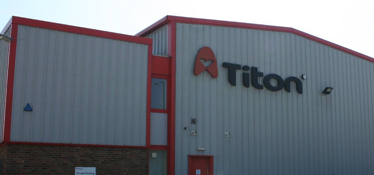 Titon 1